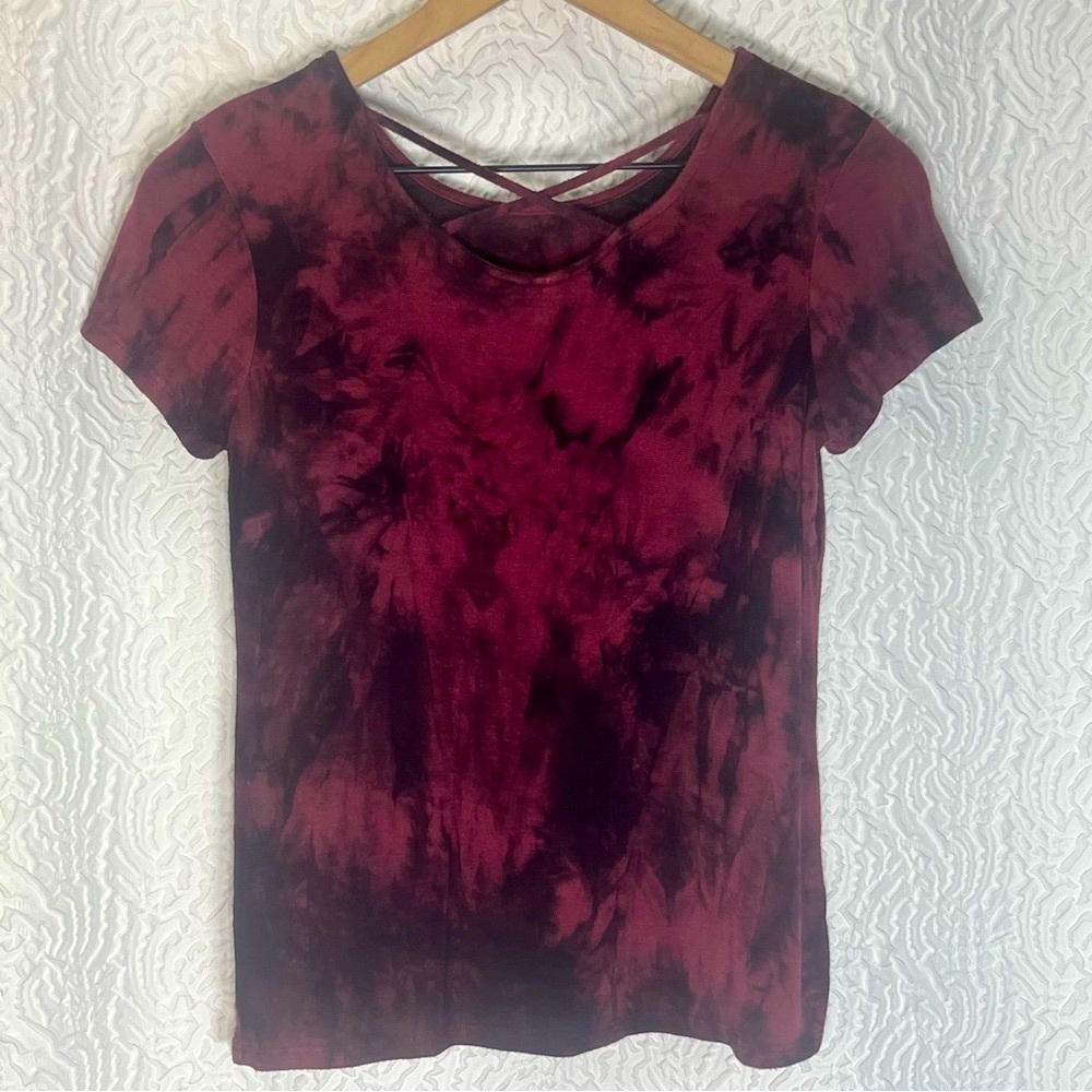 SKY & SPARROW Maroon Tie Dye Back Cris Cross Tee